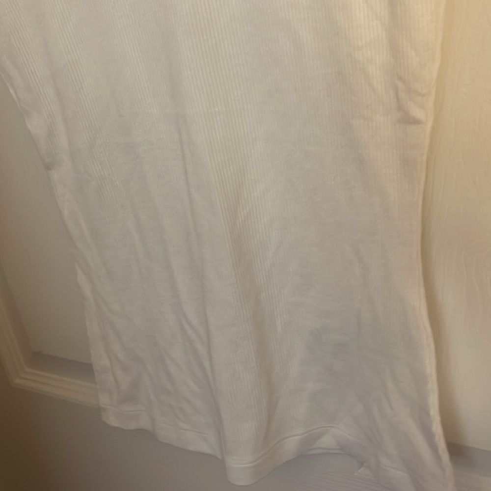 NWOT BDG Vneck Top Size Small - Picture 4 of 8